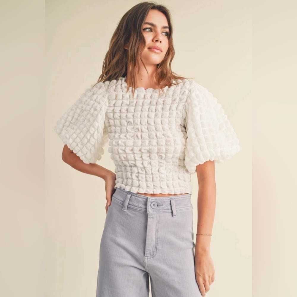 EVERCADO MIOU MUSE Textured Puff Sleeve Top